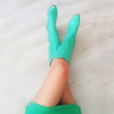 CIZME DE VARA PIELE VERDE MENTA PERFORATA