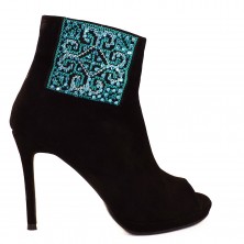BOTINE DECUPATE MOTIVI