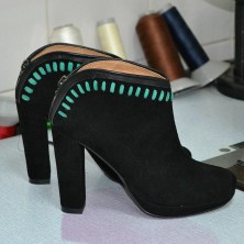 BOTINE NEGRE CU INSERTII VERZI